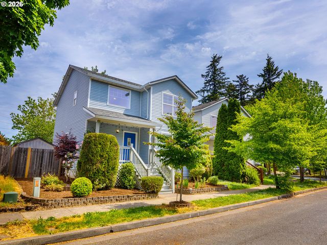 8329 N JOHNSWOOD Dr, Portland, OR 97203