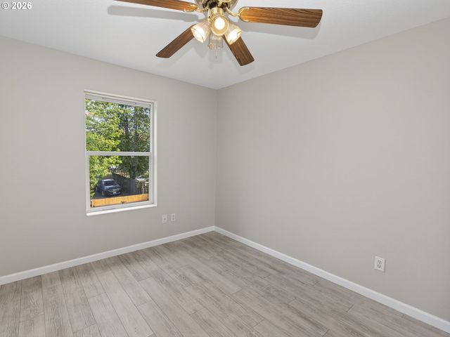 8329 N JOHNSWOOD Dr, Portland, OR 97203