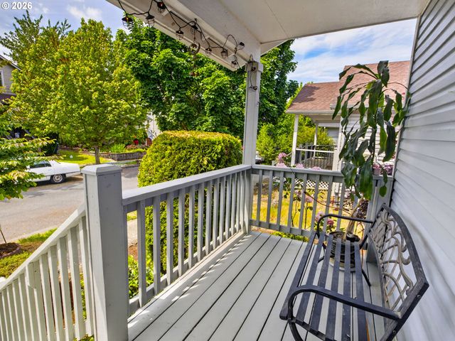 8329 N JOHNSWOOD Dr, Portland, OR 97203