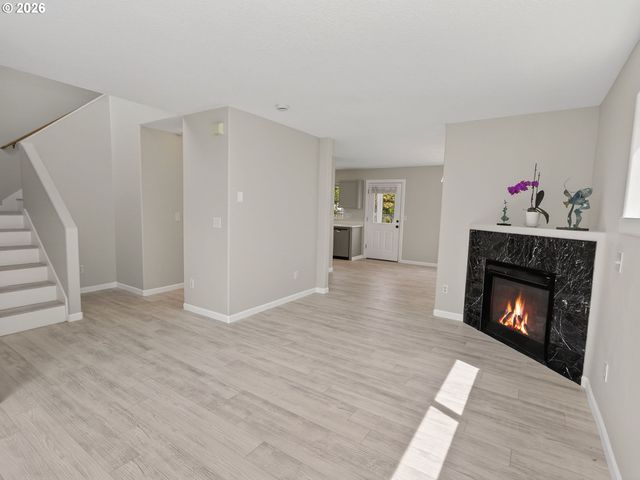 8329 N JOHNSWOOD Dr, Portland, OR 97203