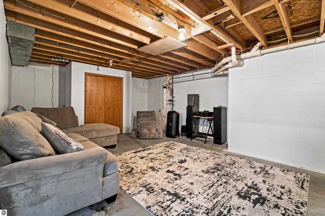 5270 N Liberty, Traverse City, MI 49685