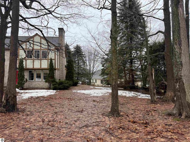 5270 N Liberty, Traverse City, MI 49685