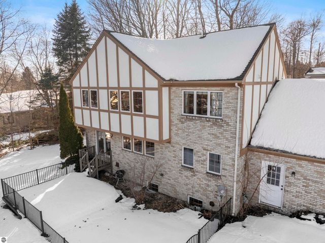 5270 N Liberty, Traverse City, MI 49685