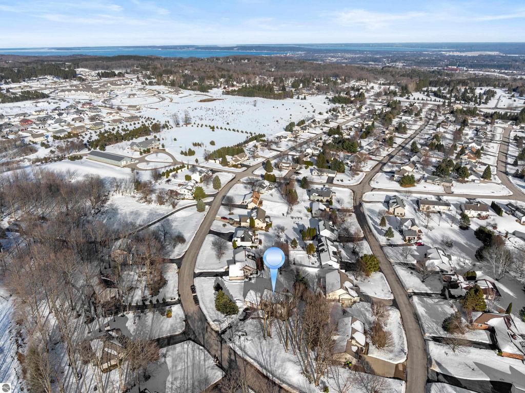 5270 N Liberty, Traverse City, MI 49685