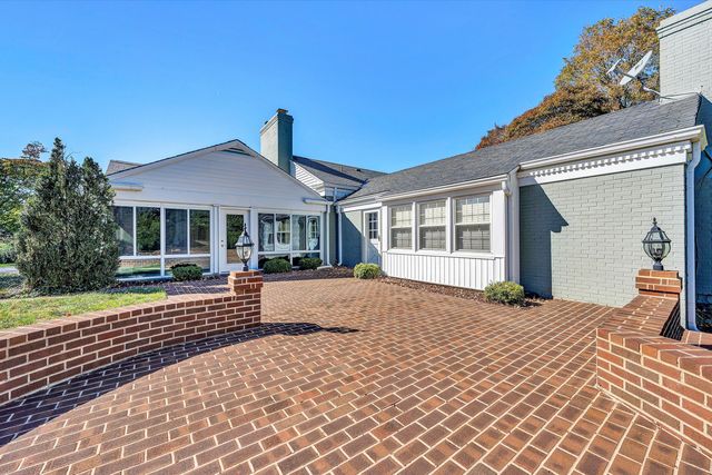 7323 La Marre CIR, Roanoke, VA 24019