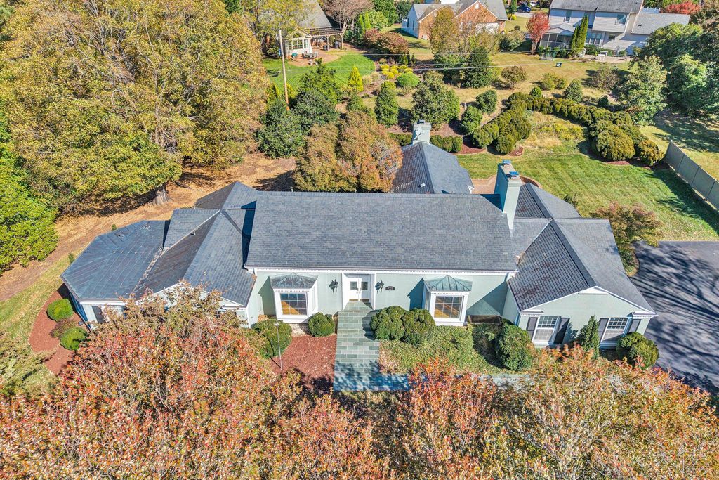 7323 La Marre CIR, Roanoke, VA 24019