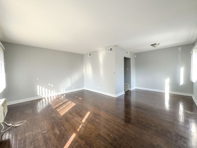 6947 S Jeffery Boulevard 2E, Chicago, IL 60649