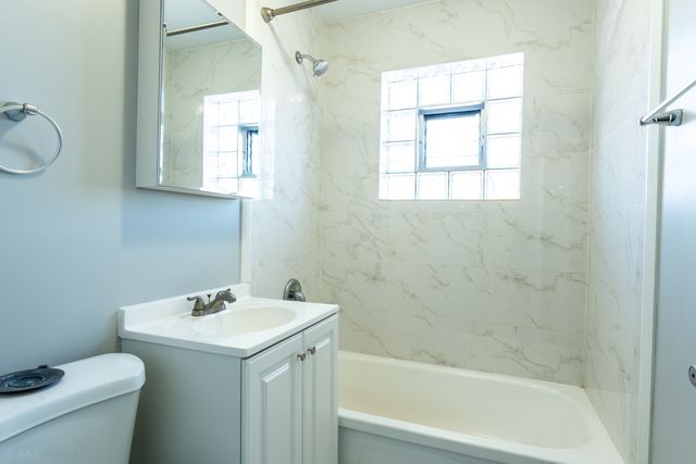 6947 S Jeffery Boulevard 2E, Chicago, IL 60649