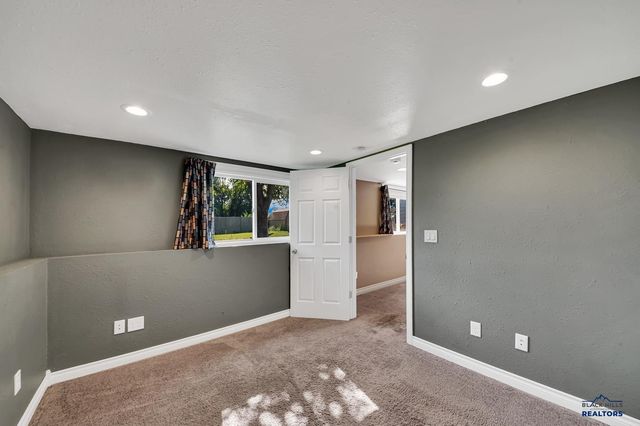 325 E CUSTER, Rapid City, SD 57701