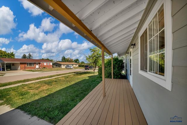 325 E CUSTER, Rapid City, SD 57701