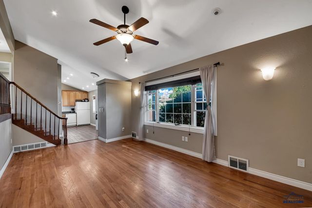 325 E CUSTER, Rapid City, SD 57701