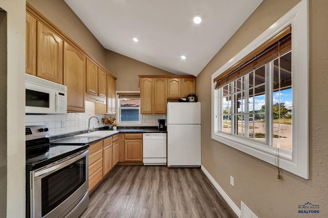 325 E CUSTER, Rapid City, SD 57701