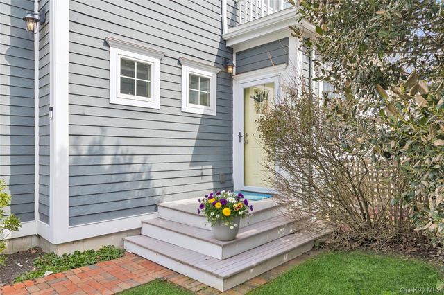 188 S Country Road, Remsenburg, NY 11960