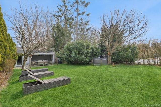 188 S Country Road, Remsenburg, NY 11960