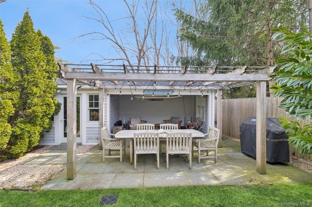 188 S Country Road, Remsenburg, NY 11960