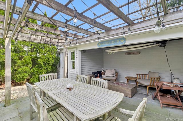 188 S Country Road, Remsenburg, NY 11960