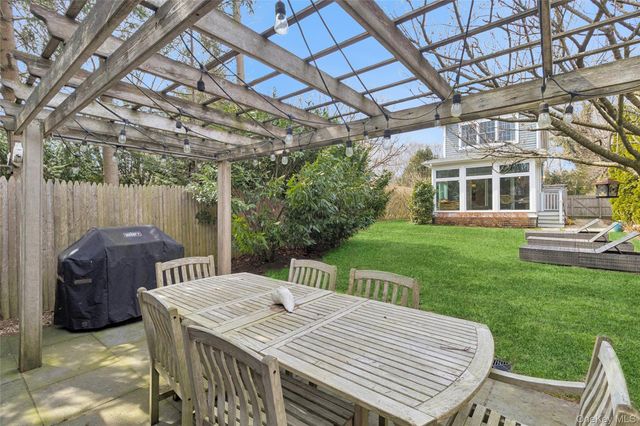 188 S Country Road, Remsenburg, NY 11960