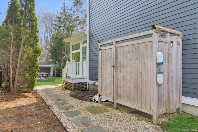 188 S Country Road, Remsenburg, NY 11960