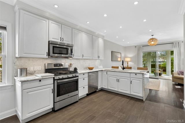 188 S Country Road, Remsenburg, NY 11960