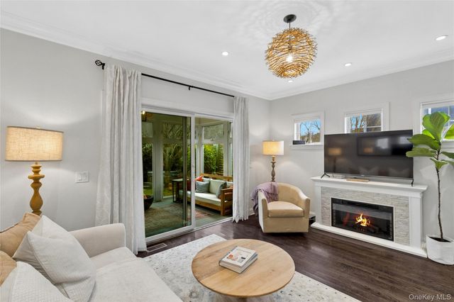 188 S Country Road, Remsenburg, NY 11960