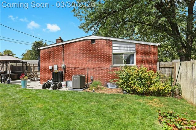 8346 Hillcrest Boulevard, Westland, MI 48185