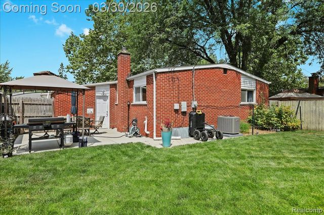 8346 Hillcrest Boulevard, Westland, MI 48185