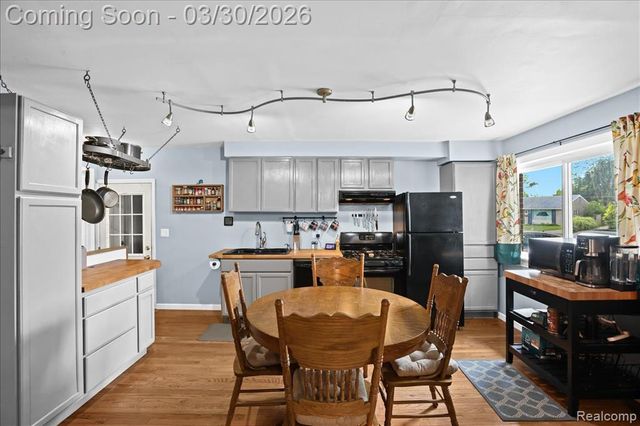 8346 Hillcrest Boulevard, Westland, MI 48185