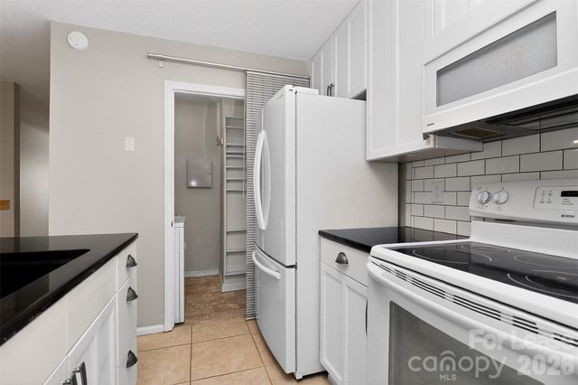 8240 Circle Tree Lane, Charlotte, NC 28277