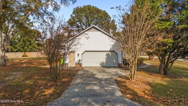 1001 Briarhill Court, New Bern, NC 28562