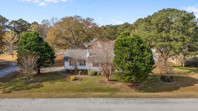 1001 Briarhill Court, New Bern, NC 28562