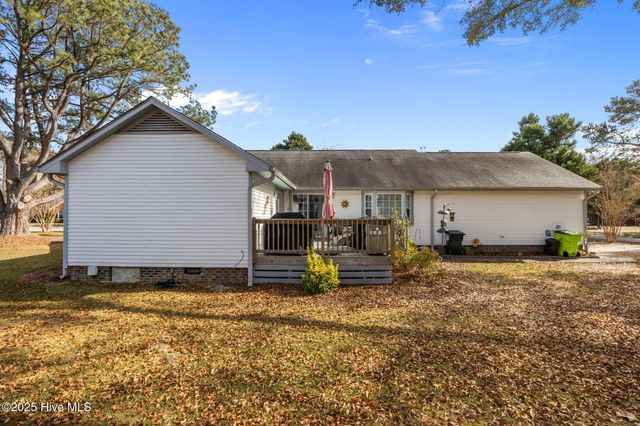 1001 Briarhill Court, New Bern, NC 28562