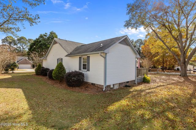 1001 Briarhill Court, New Bern, NC 28562