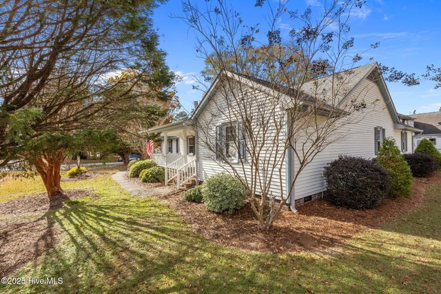 1001 Briarhill Court, New Bern, NC 28562