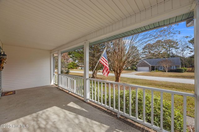 1001 Briarhill Court, New Bern, NC 28562