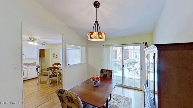 1001 Briarhill Court, New Bern, NC 28562