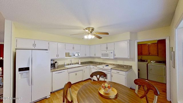 1001 Briarhill Court, New Bern, NC 28562