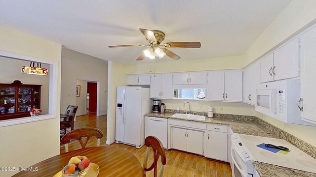 1001 Briarhill Court, New Bern, NC 28562