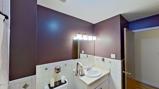 1001 Briarhill Court, New Bern, NC 28562