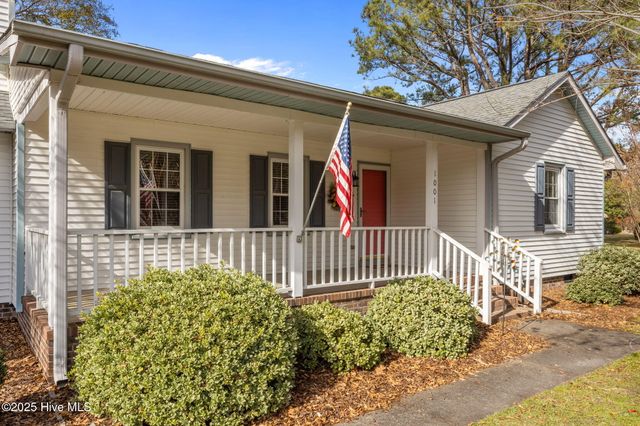 1001 Briarhill Court, New Bern, NC 28562