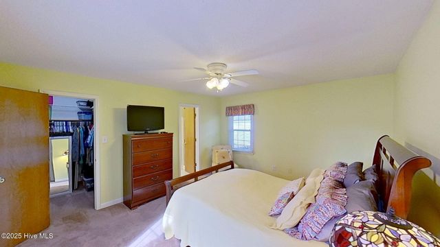 1001 Briarhill Court, New Bern, NC 28562