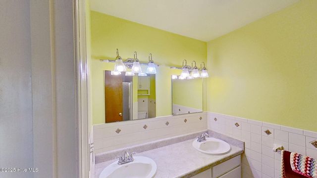 1001 Briarhill Court, New Bern, NC 28562