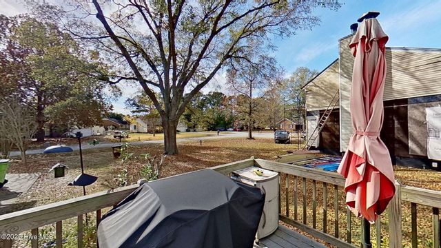 1001 Briarhill Court, New Bern, NC 28562