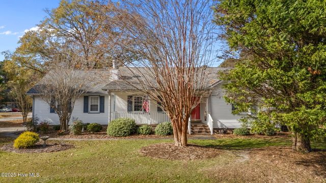 1001 Briarhill Court, New Bern, NC 28562