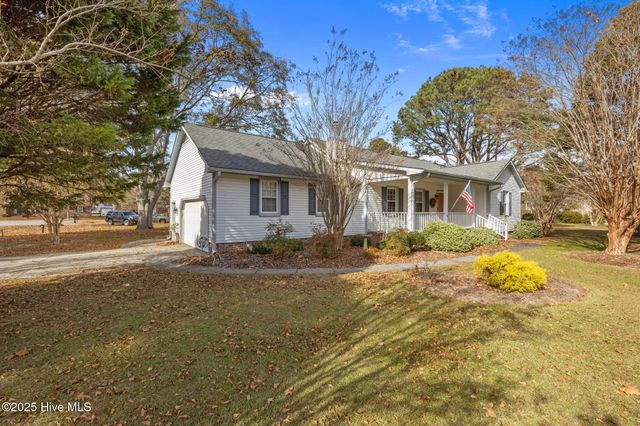 1001 Briarhill Court, New Bern, NC 28562