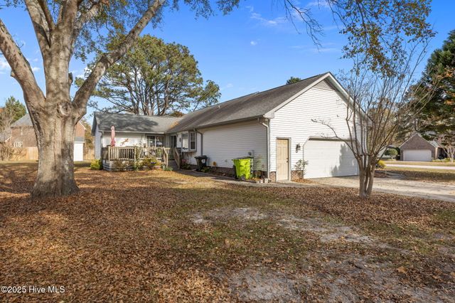 1001 Briarhill Court, New Bern, NC 28562