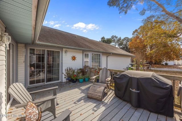 1001 Briarhill Court, New Bern, NC 28562