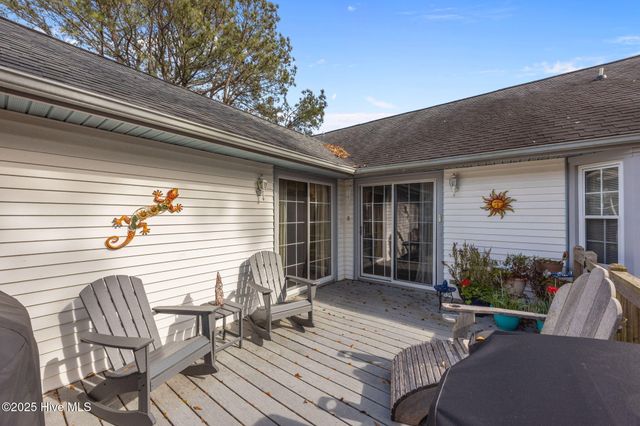 1001 Briarhill Court, New Bern, NC 28562