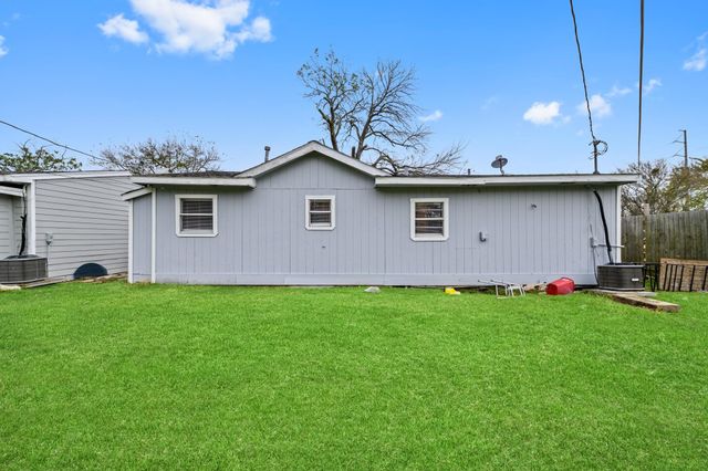 3421 3rd Avenue N, Texas City, TX 77590