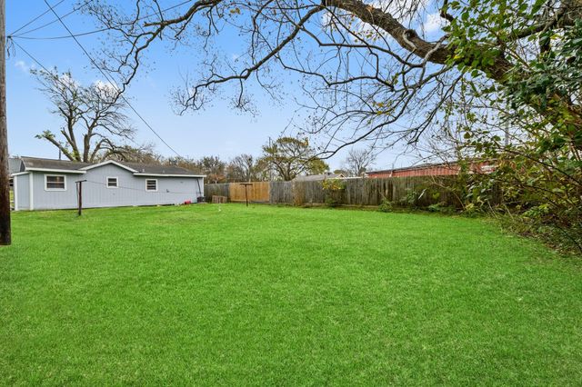 3421 3rd Avenue N, Texas City, TX 77590