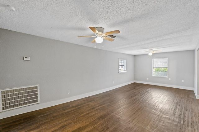 3421 3rd Avenue N, Texas City, TX 77590